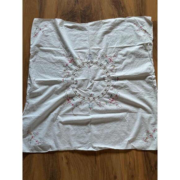 Vintage White Cotton Tablecloth Embroidered Floral Design Crochet Center 30" - Picture 5 of 6
